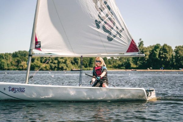 Zeilen op het recreatiemeer